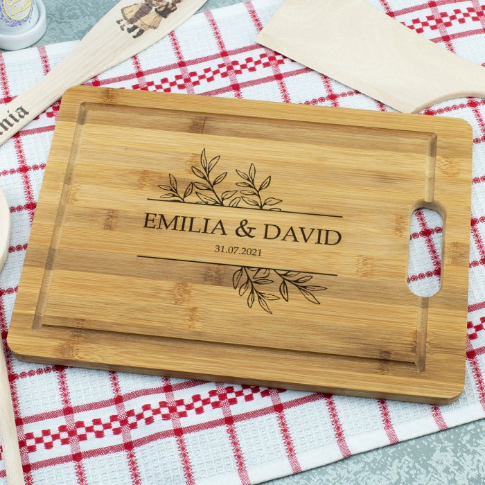 Tocator personalizat Familie, Iubim bucataria, Cadou personalizat Bambus