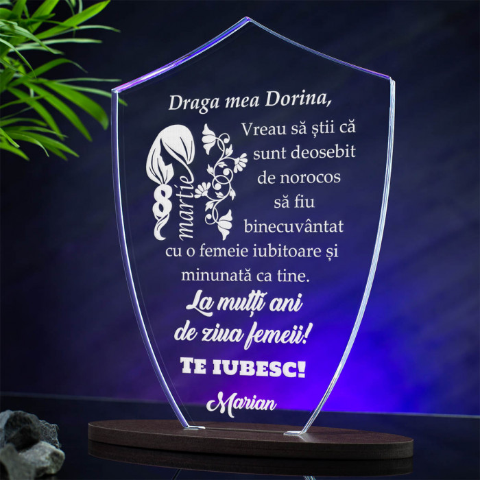 Trofeu 8 Martie, Femeie iubitoare, Cadou personalizat Scut