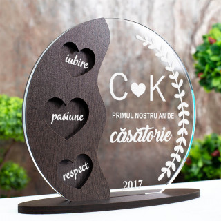 Cadou personalizat Trofeu Plexiglas si Lemn din doua parti - forma rotunda si semiluna casatorie