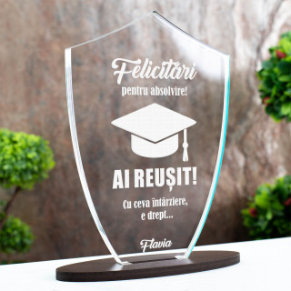 Cadou personalizat Trofeu Plexiglas - Felicitari pentru absolvire